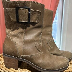 OLUKAI WOMENS BOOTS